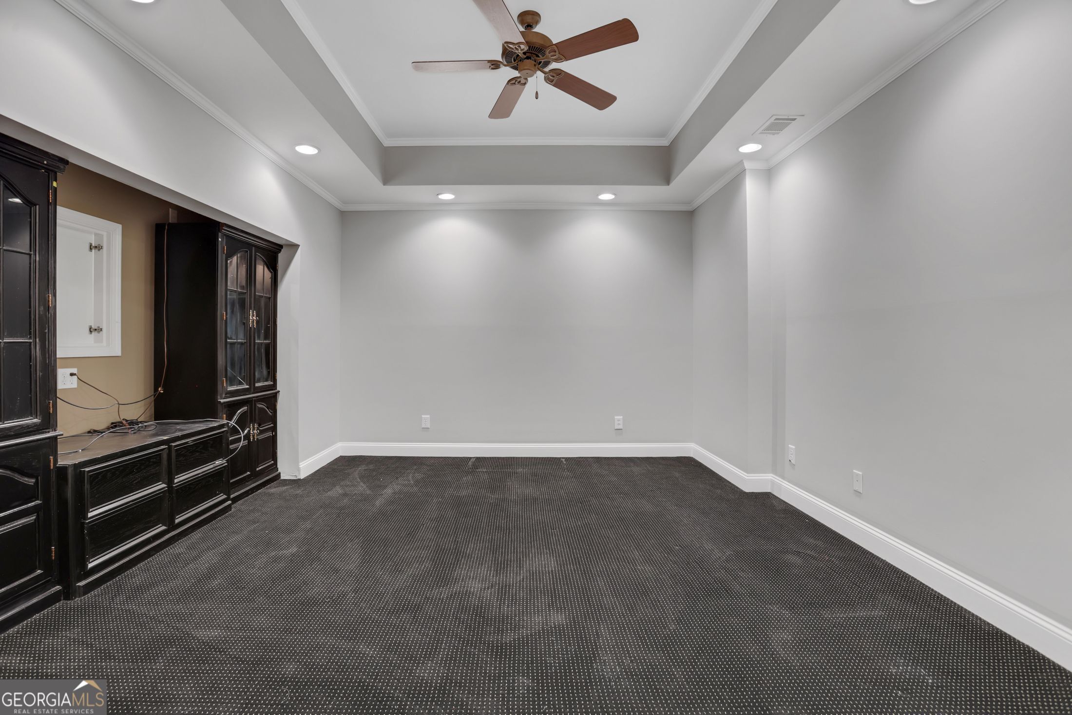 5304 Davenport Manor