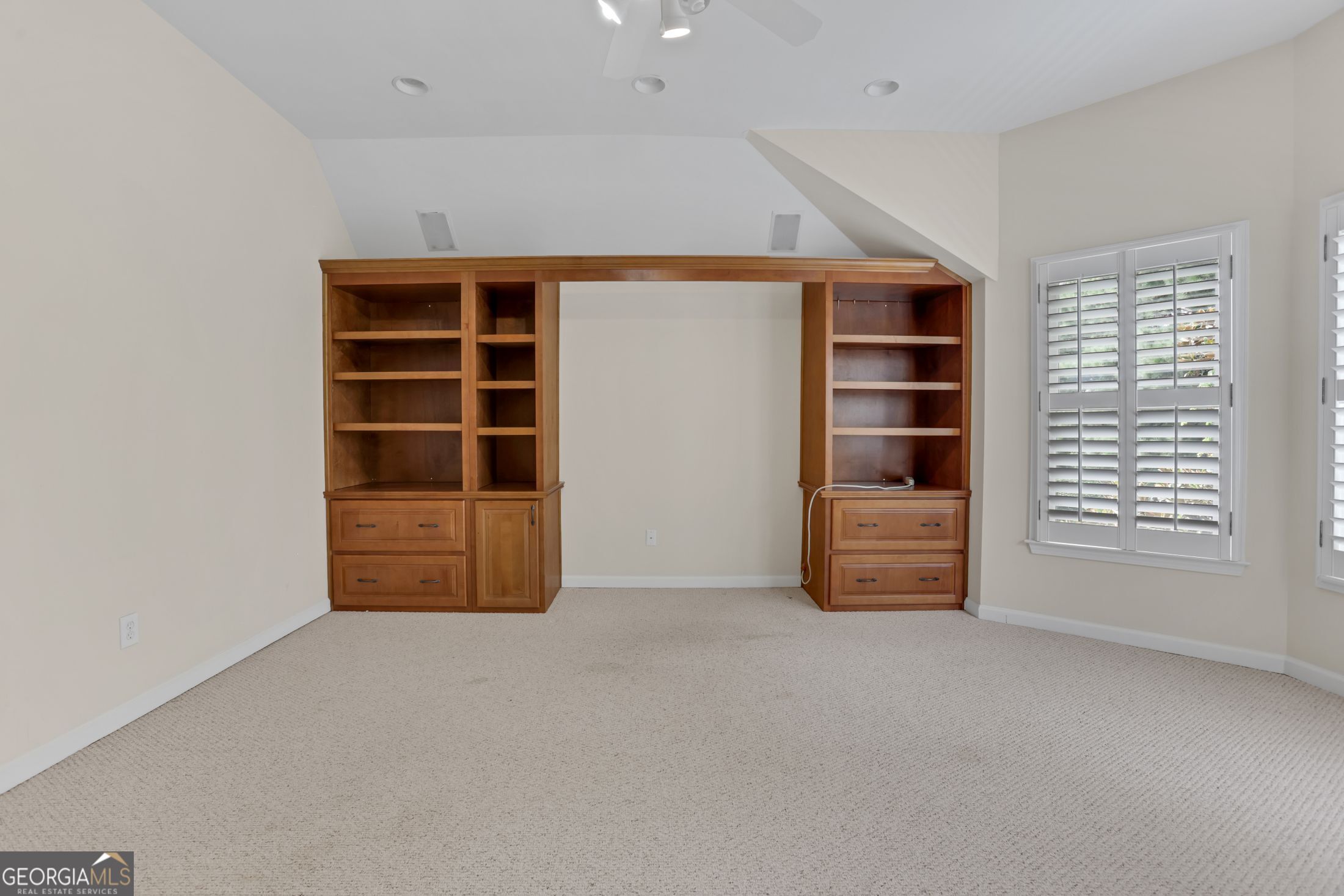5304 Davenport Manor