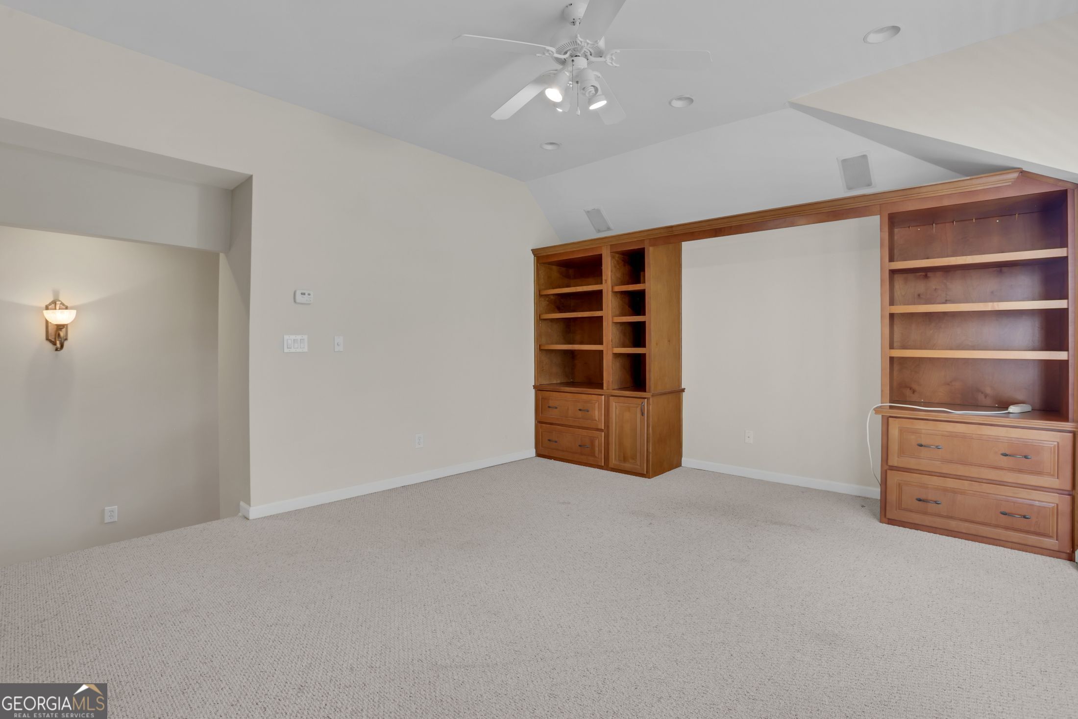 5304 Davenport Manor