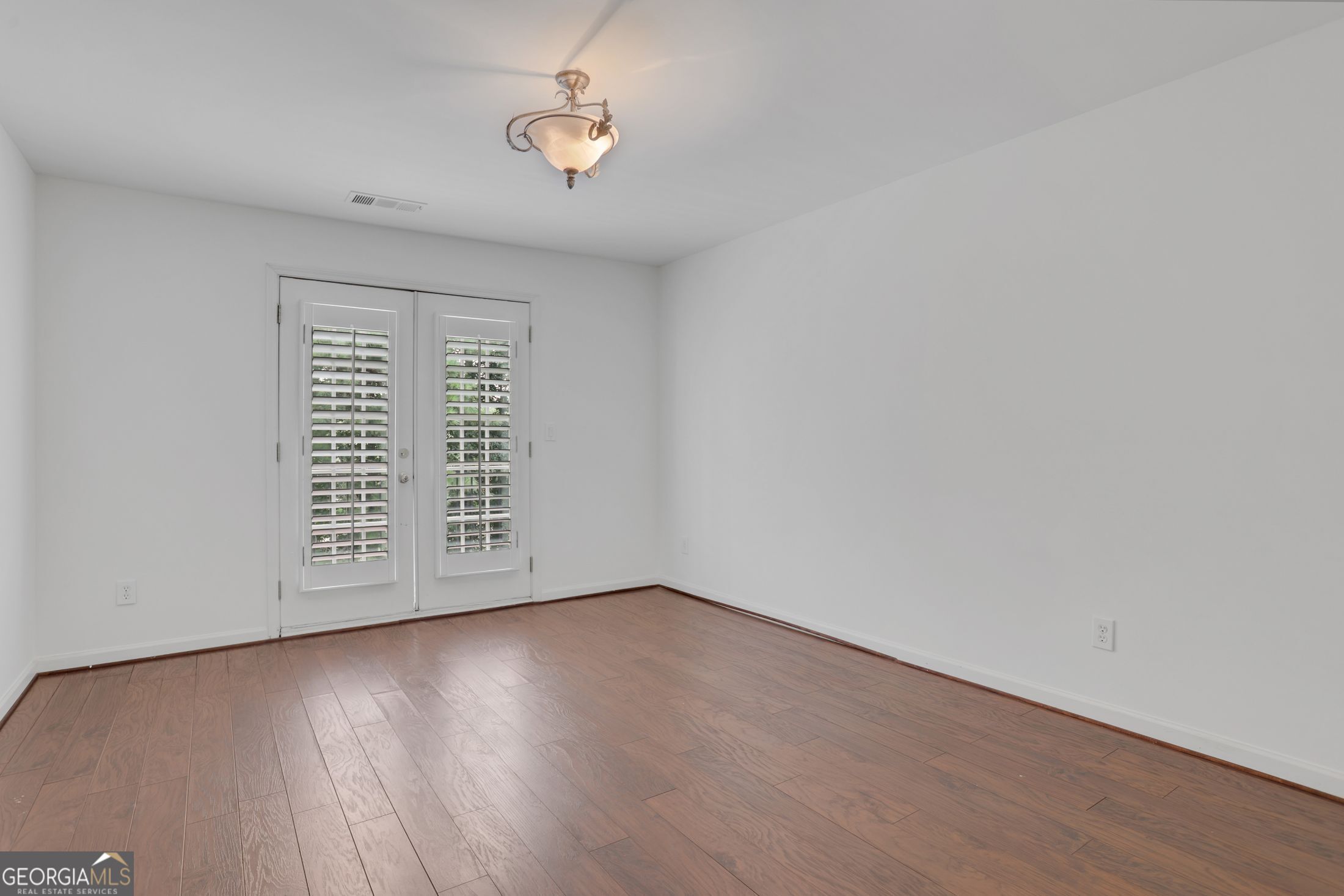 5304 Davenport Manor