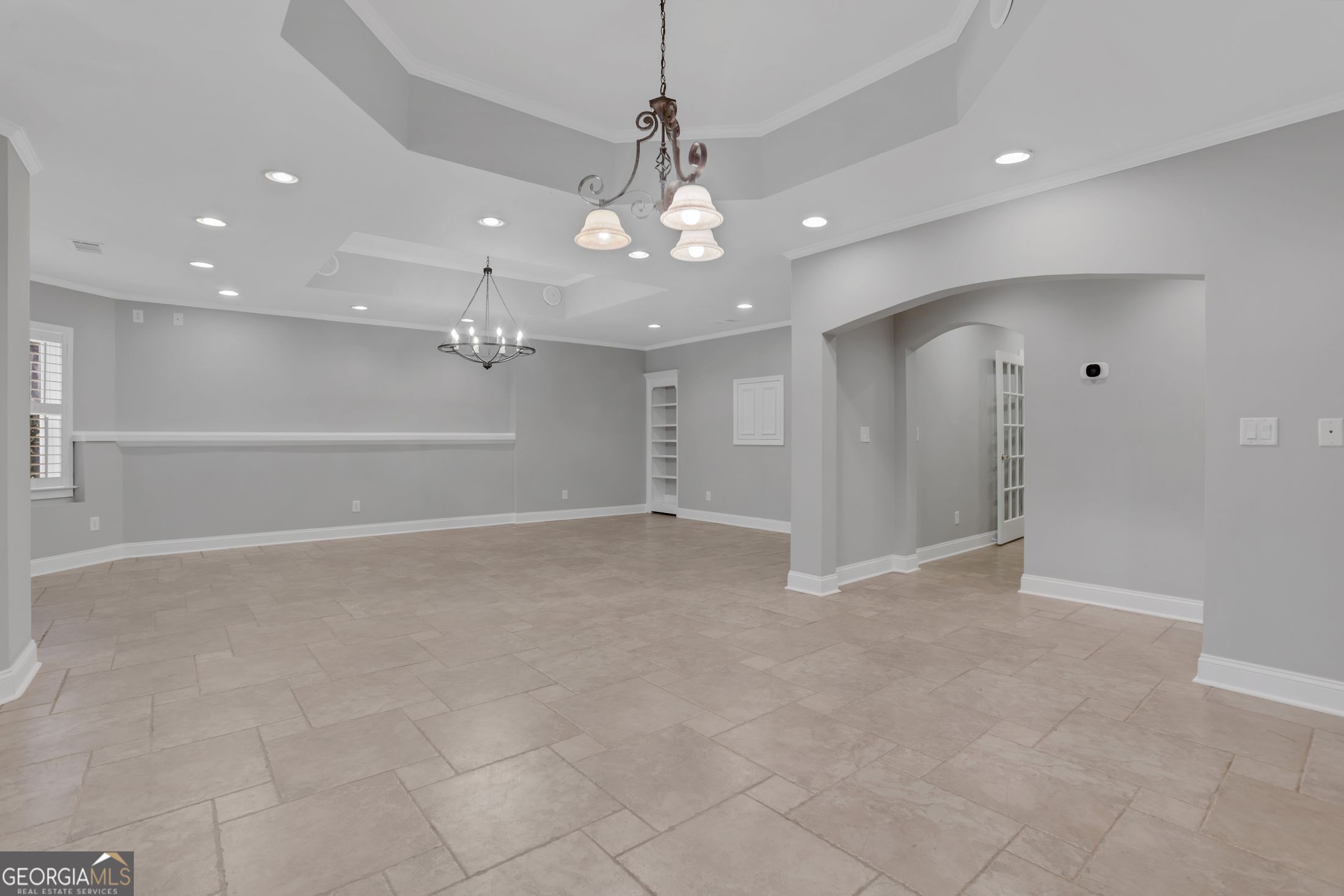 5304 Davenport Manor