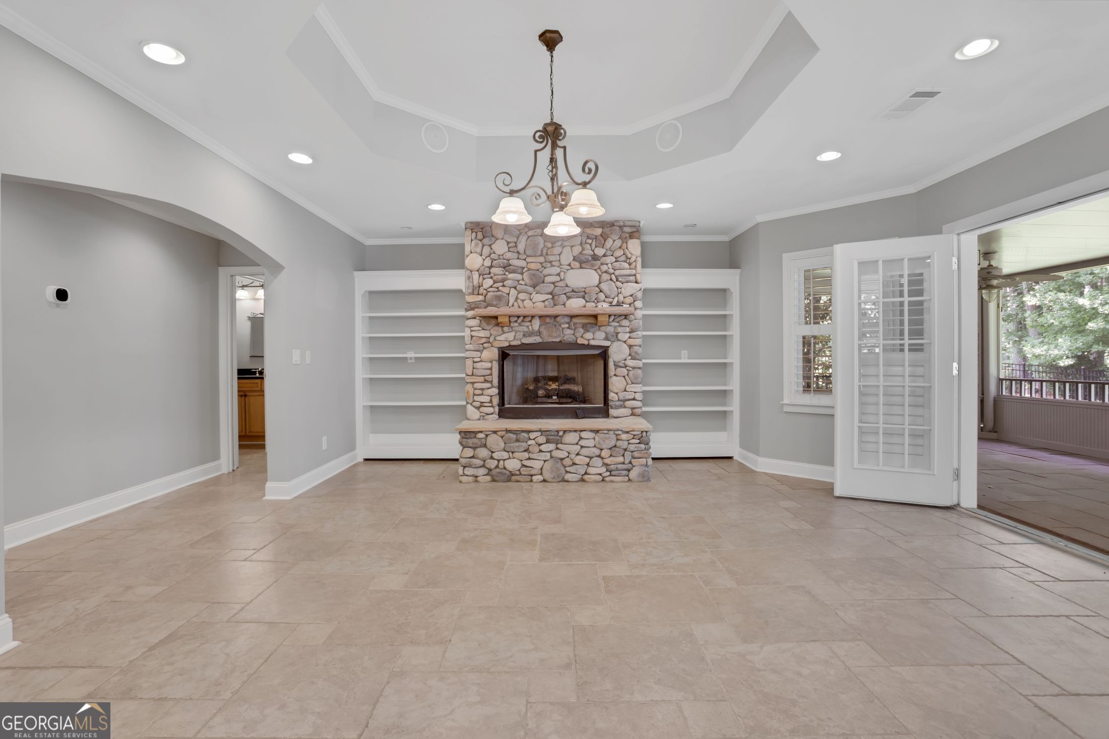 5304 Davenport Manor