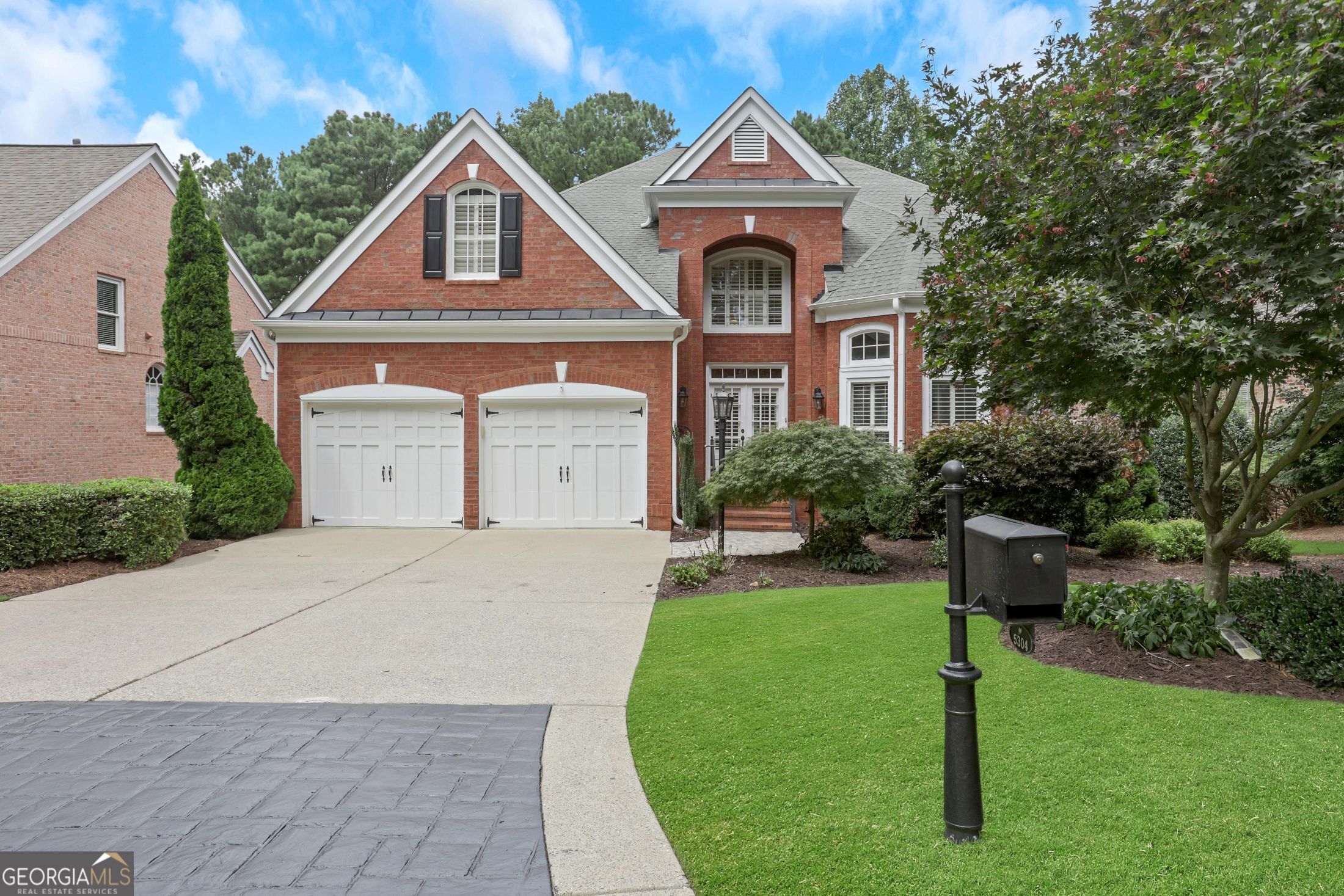 5304 Davenport Manor