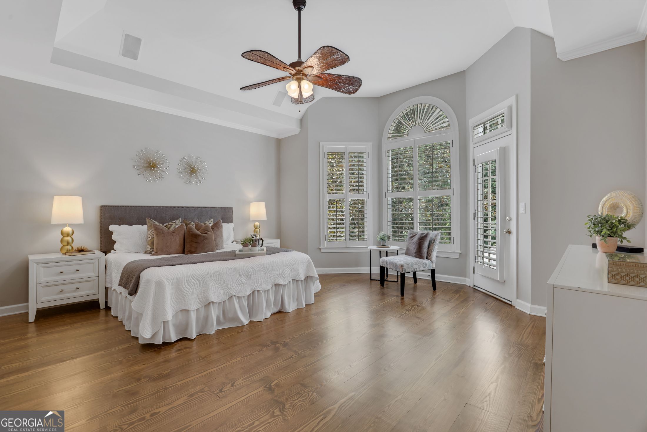 5304 Davenport Manor
