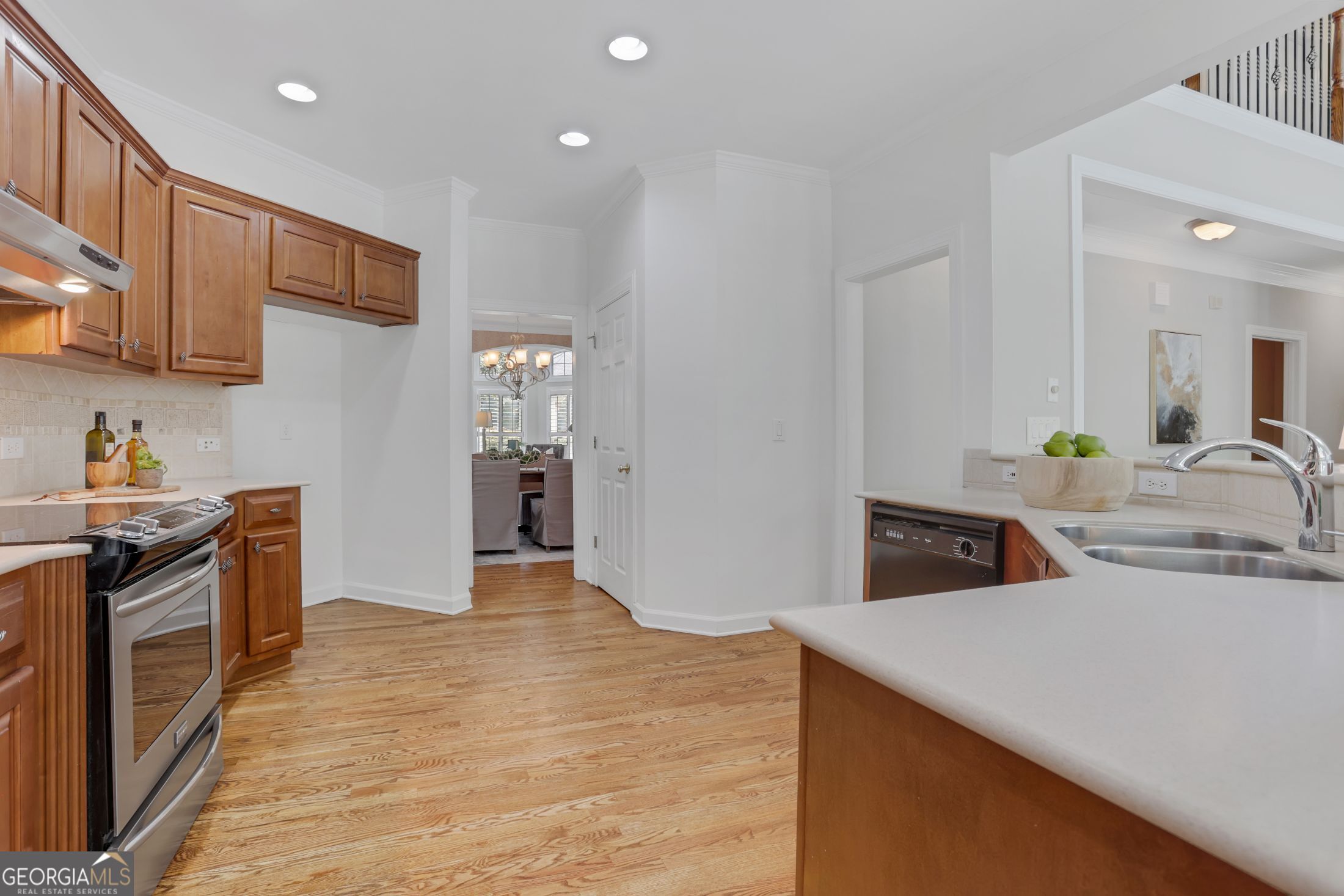 5304 Davenport Manor