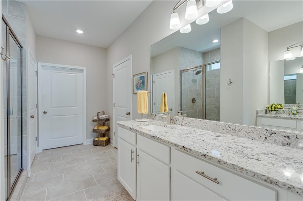 5255 Noble Oak Cove