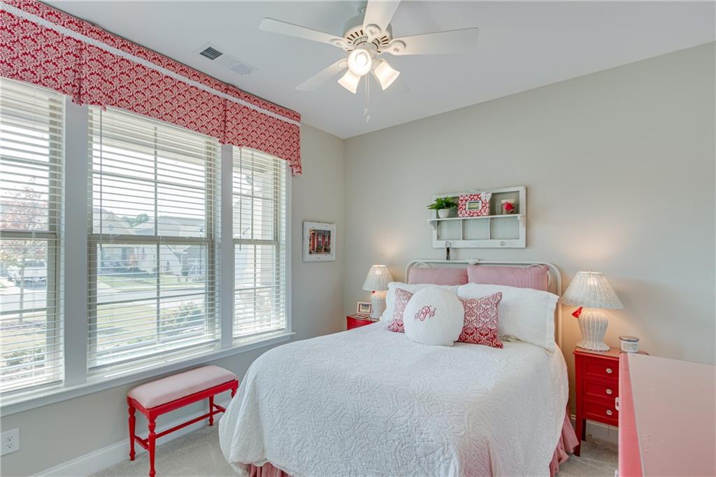 5255 Noble Oak Cove