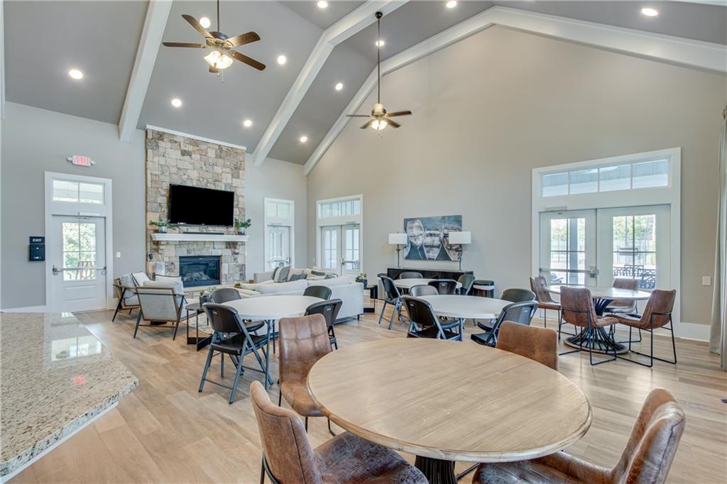 5255 Noble Oak Cove