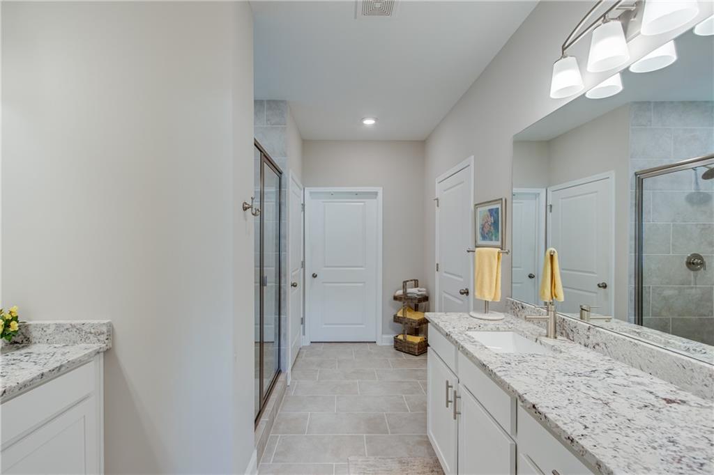 5255 Noble Oak Cove