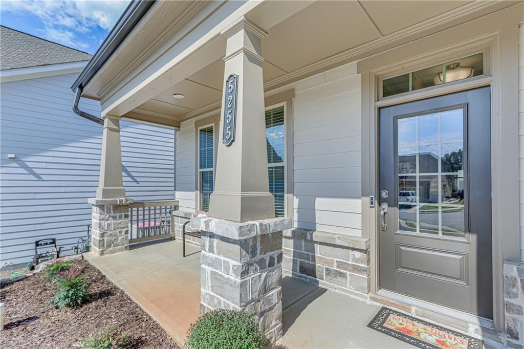 5255 Noble Oak Cove