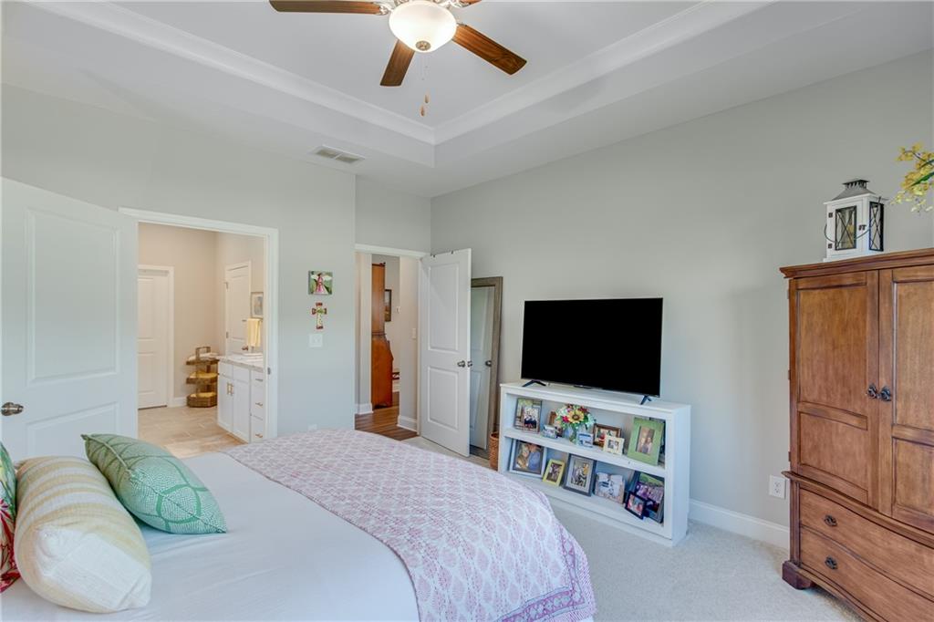 5255 Noble Oak Cove