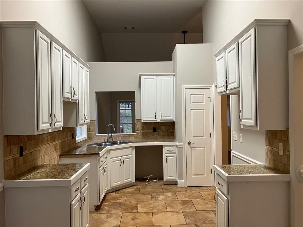 4926 Red Oak Drive