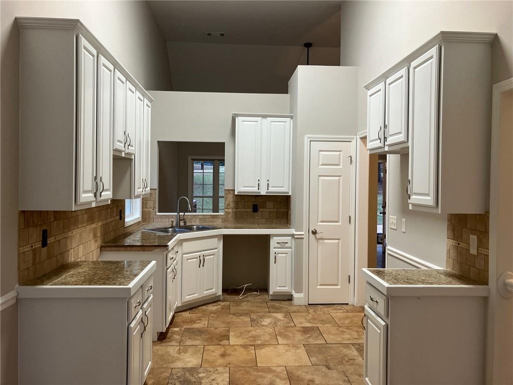 4926 Red Oak Drive