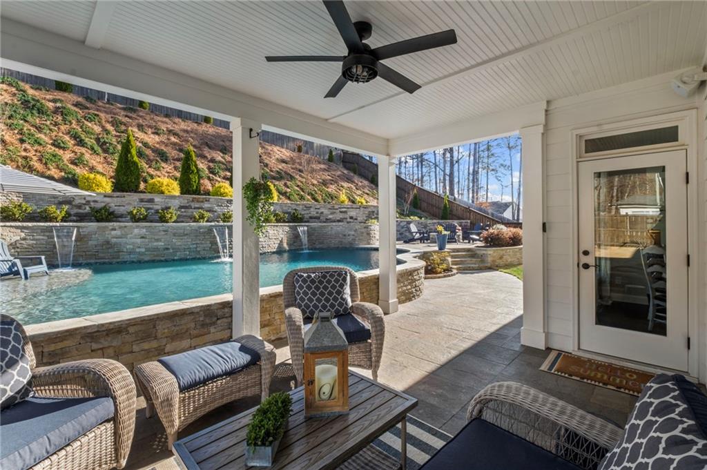 330 Peninsula Point
