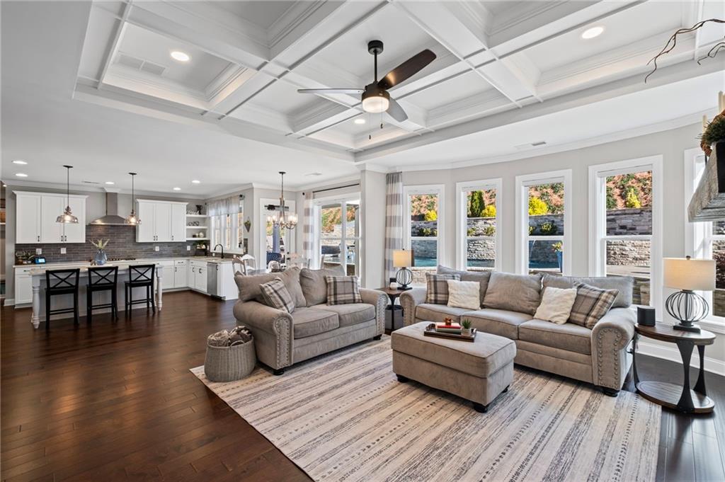 330 Peninsula Point