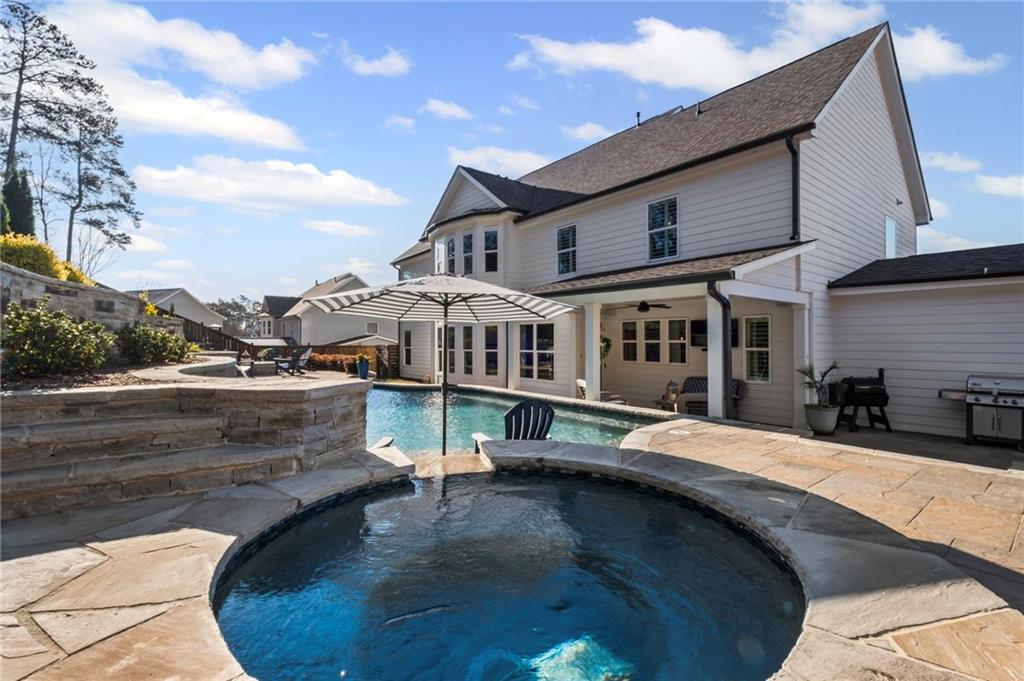 330 Peninsula Point