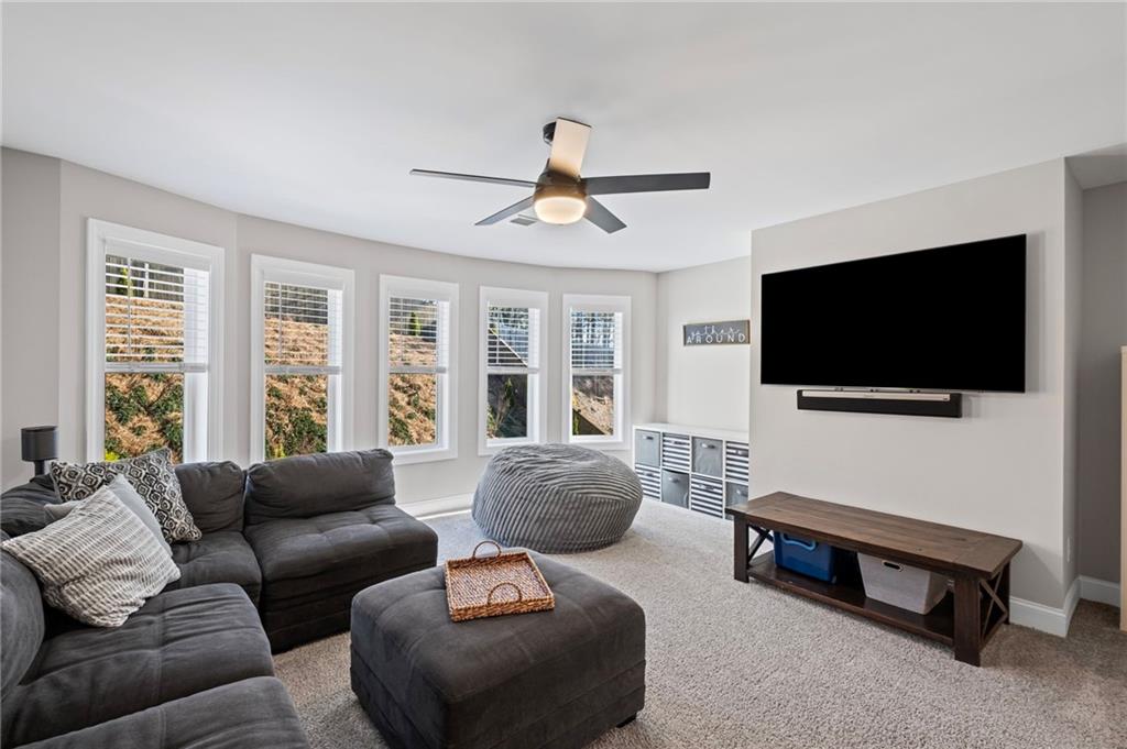 330 Peninsula Point