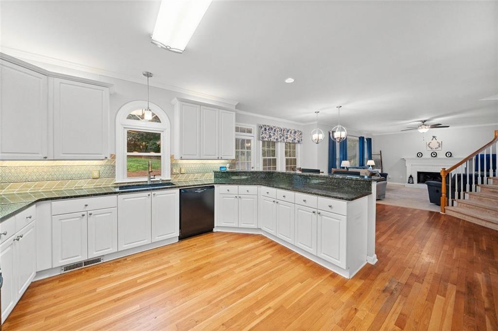1421 BRIARCLIFF Drive