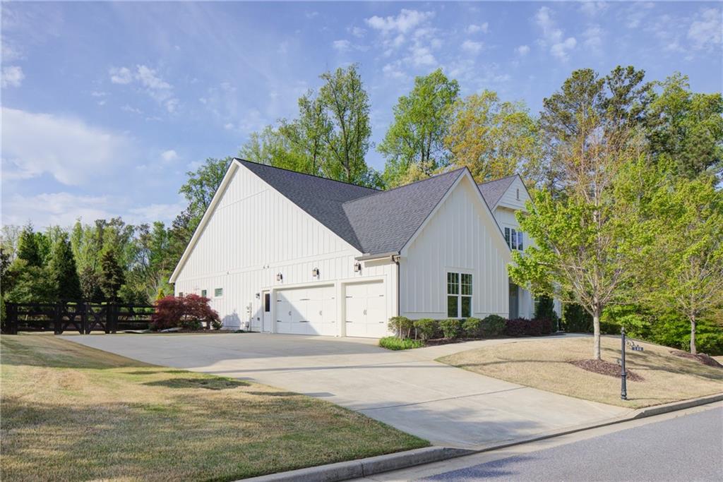 130 WAVERLY Drive
