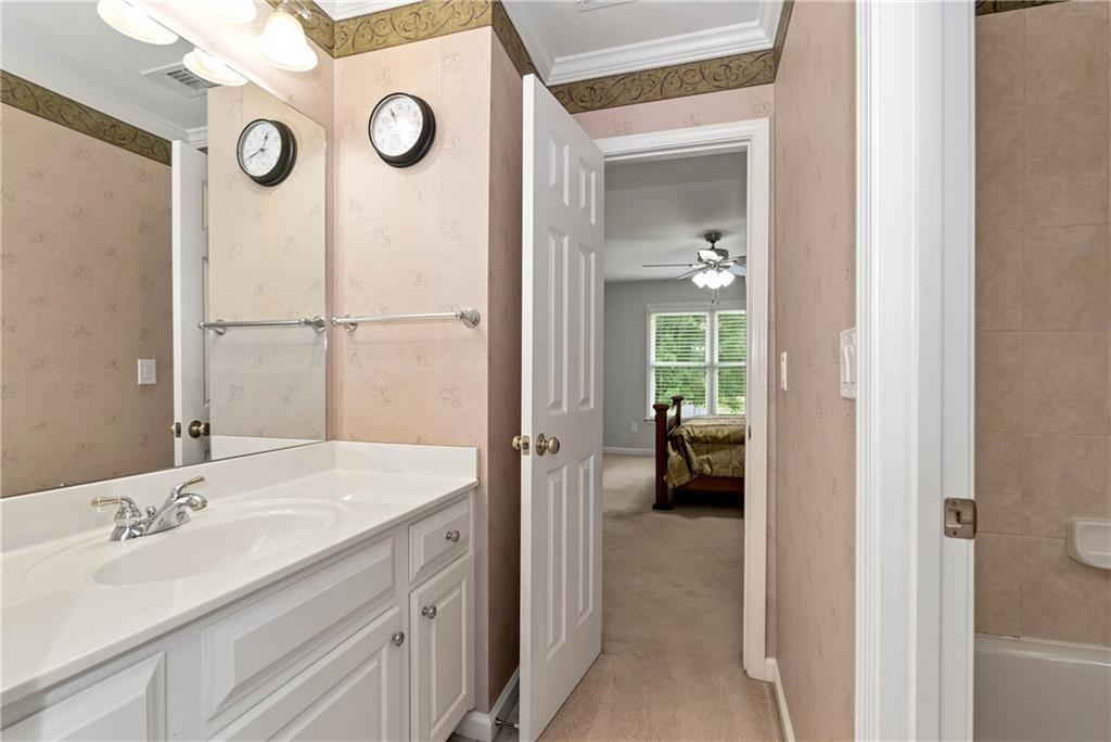 5309 Davenport Manor