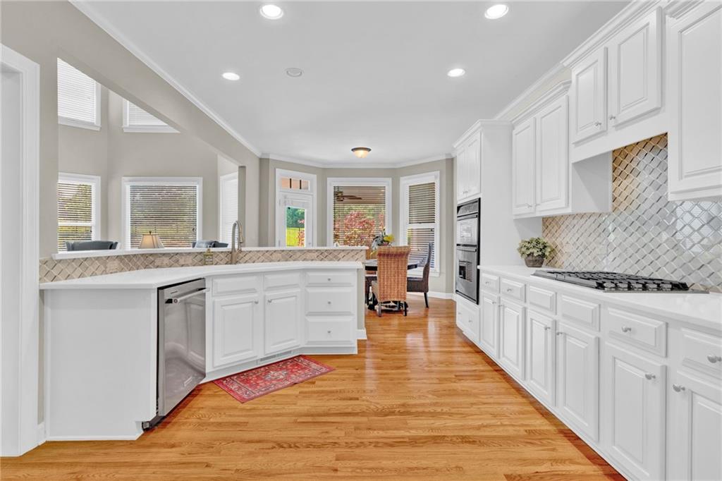 5335 Davenport Manor