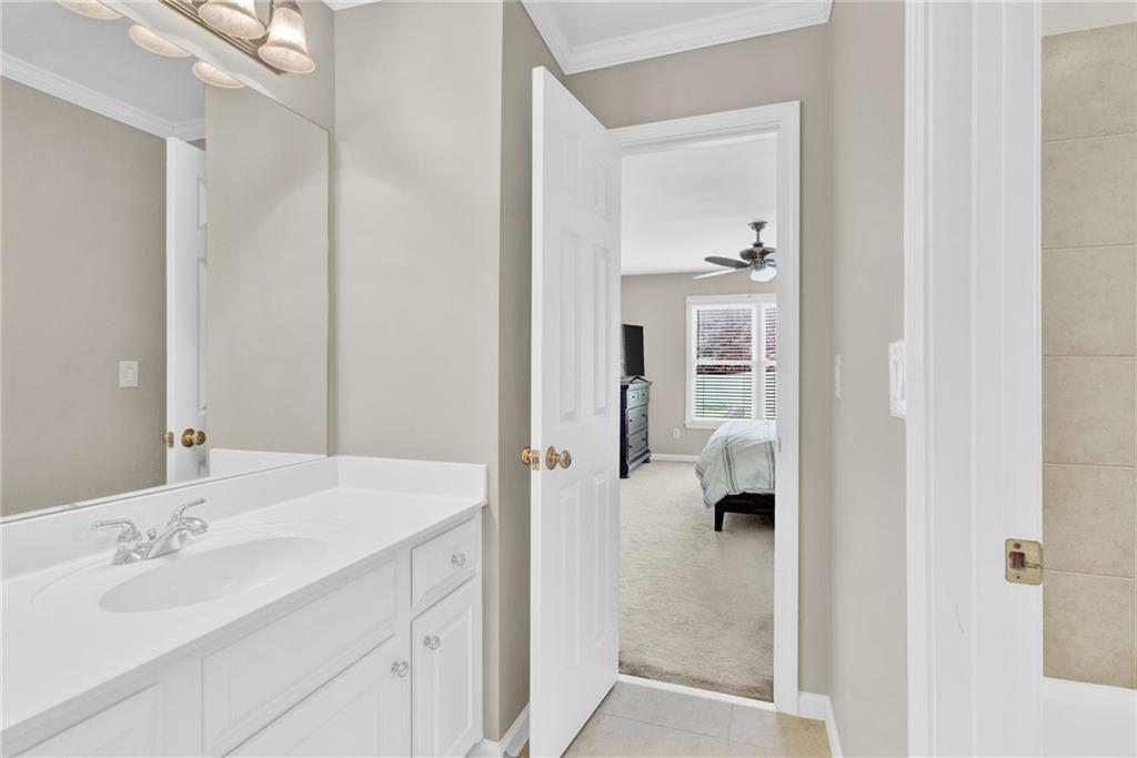5335 Davenport Manor