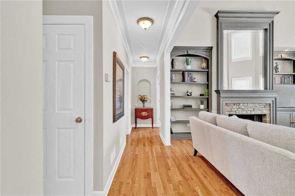 5335 Davenport Manor