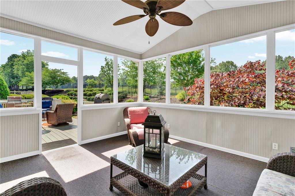 5335 Davenport Manor