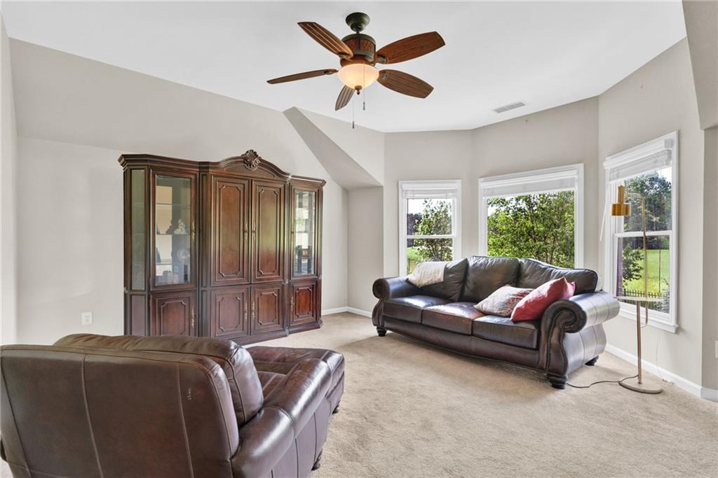 5335 Davenport Manor