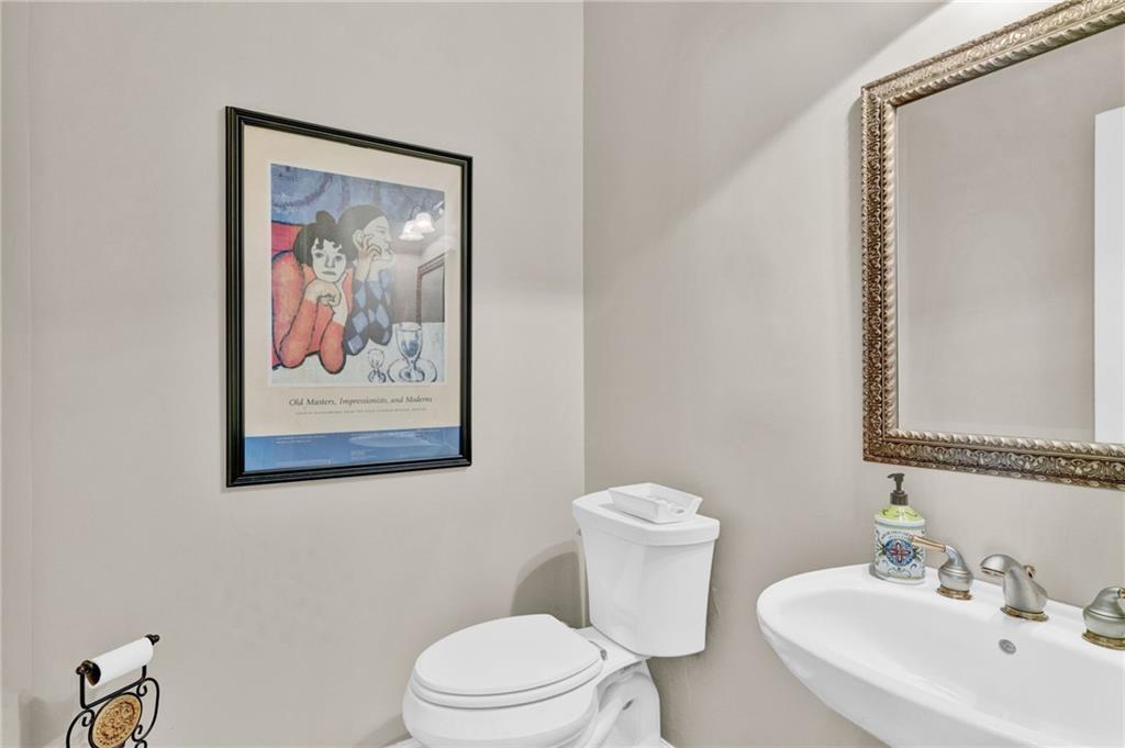 5335 Davenport Manor