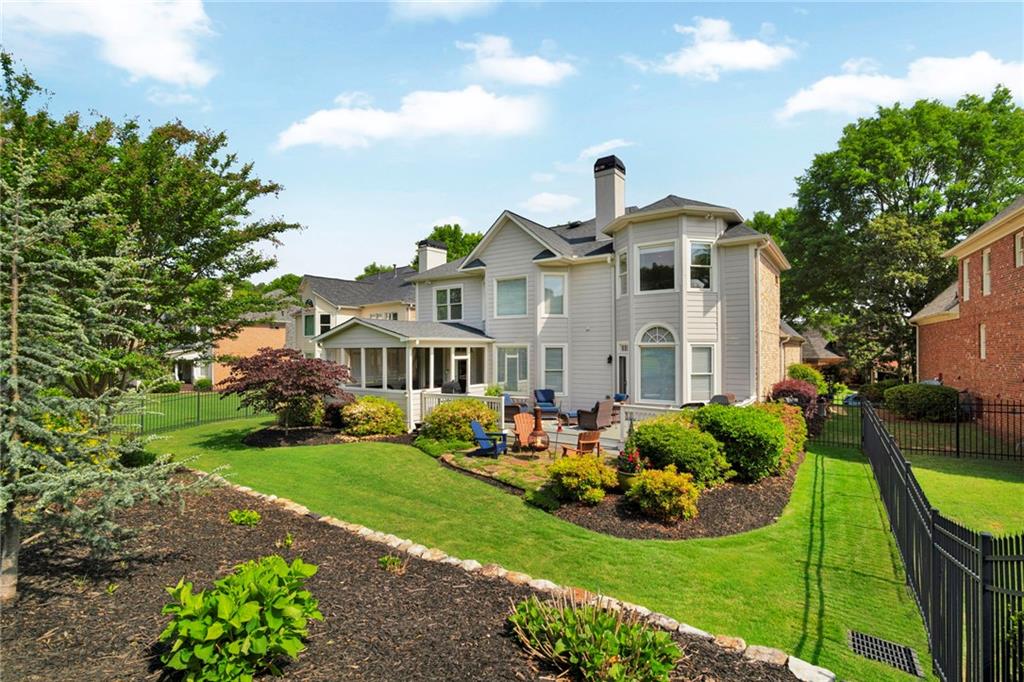 5335 Davenport Manor