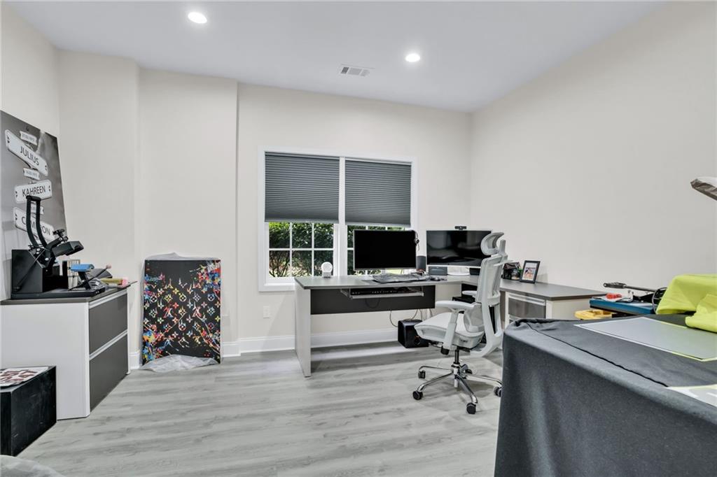 870 River Cliff Court