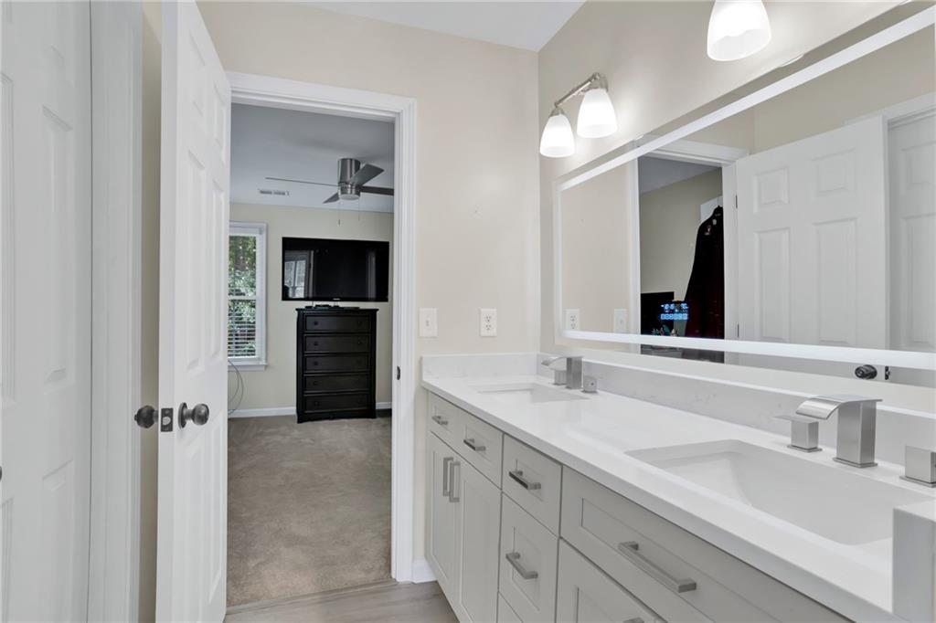 870 River Cliff Court
