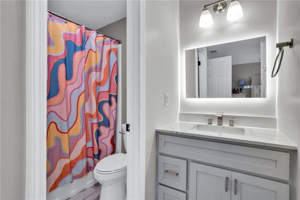 870 River Cliff Court