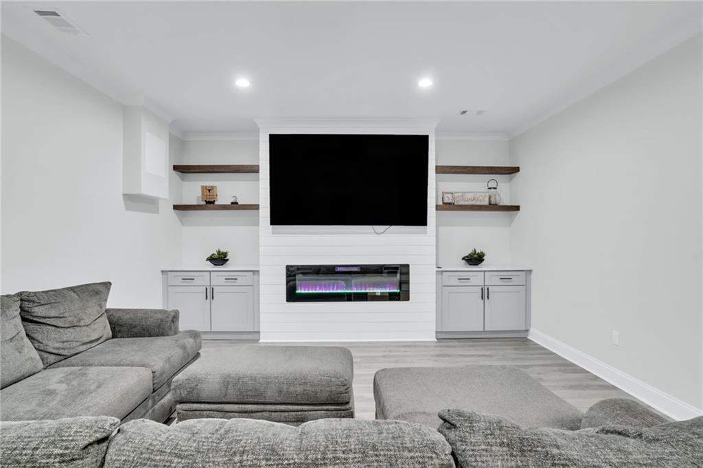 870 River Cliff Court