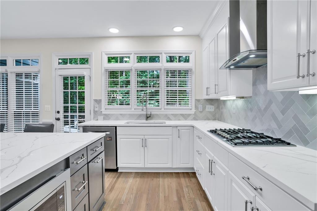 870 River Cliff Court