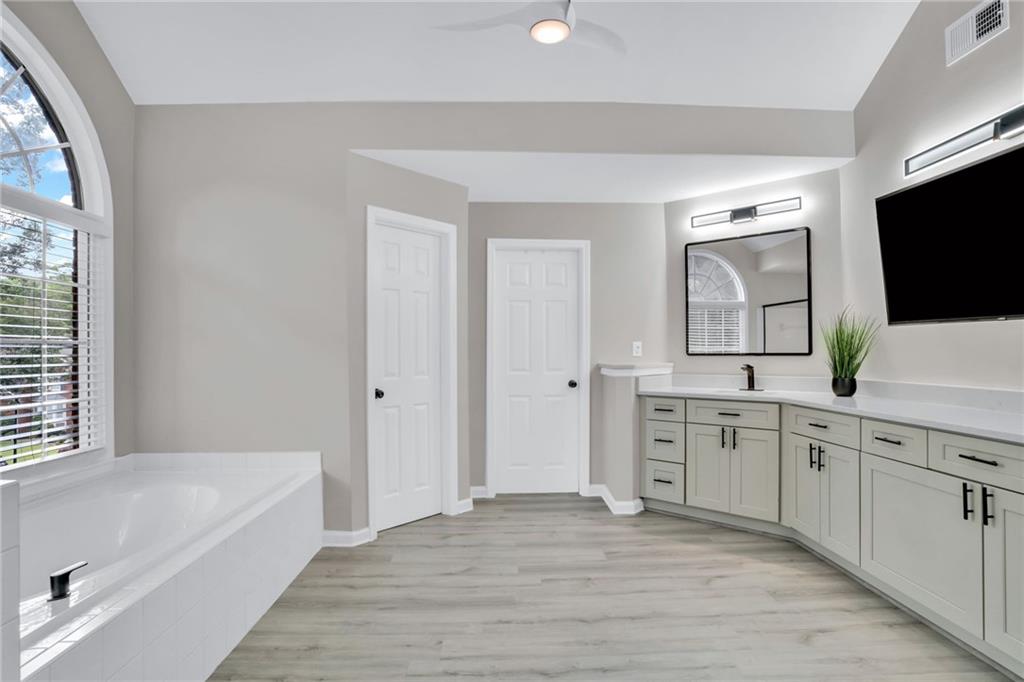 870 River Cliff Court