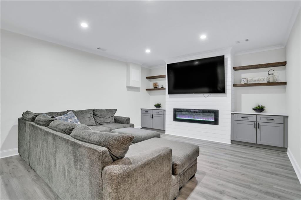 870 River Cliff Court