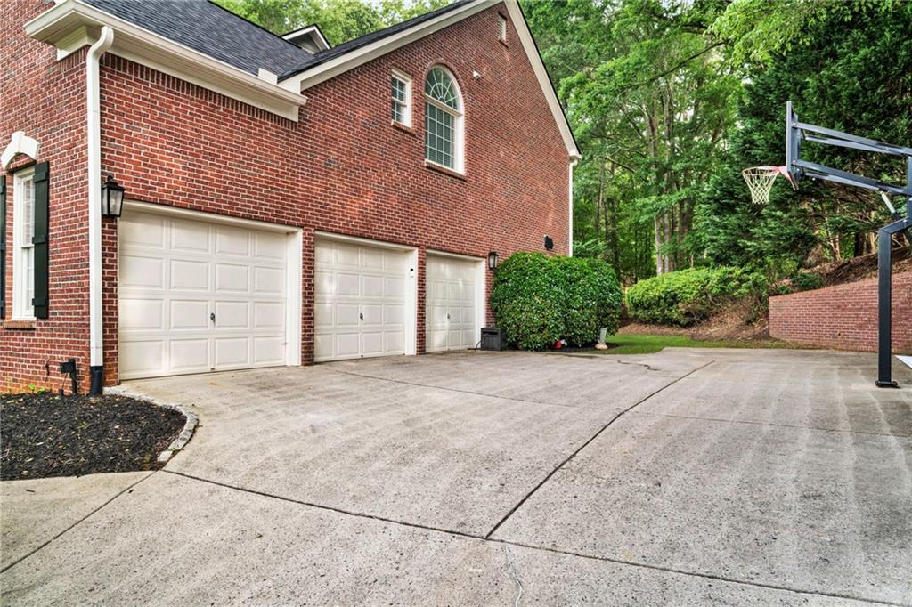 870 River Cliff Court