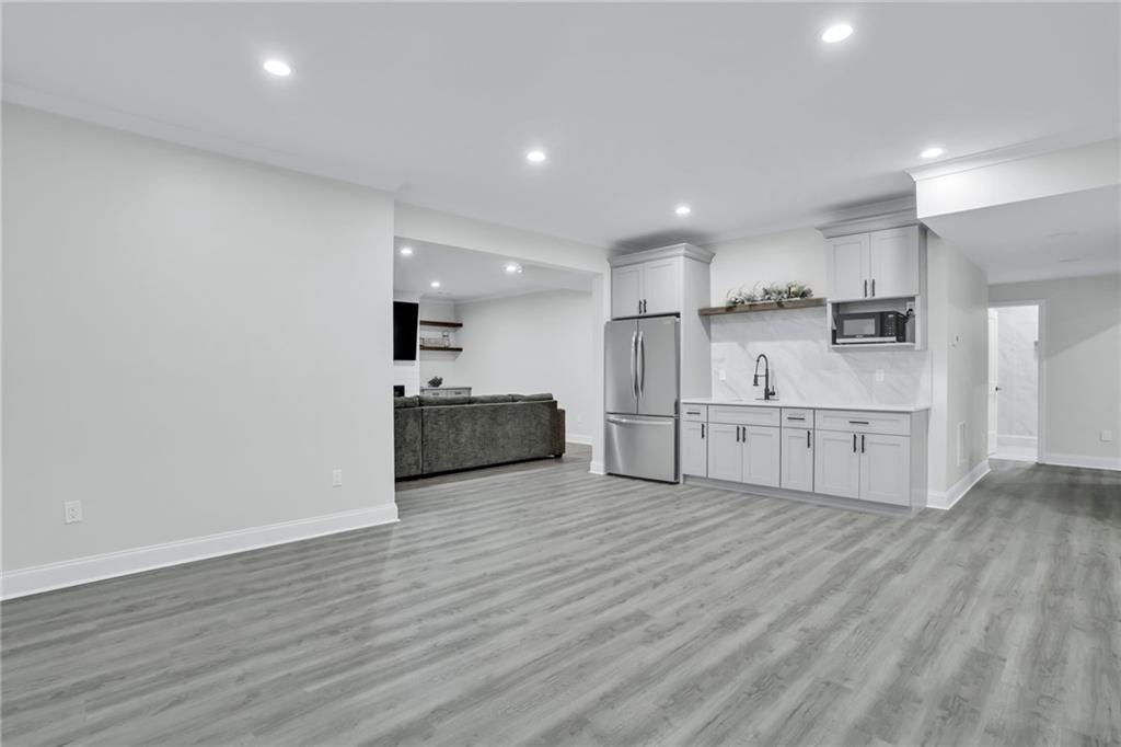 870 River Cliff Court