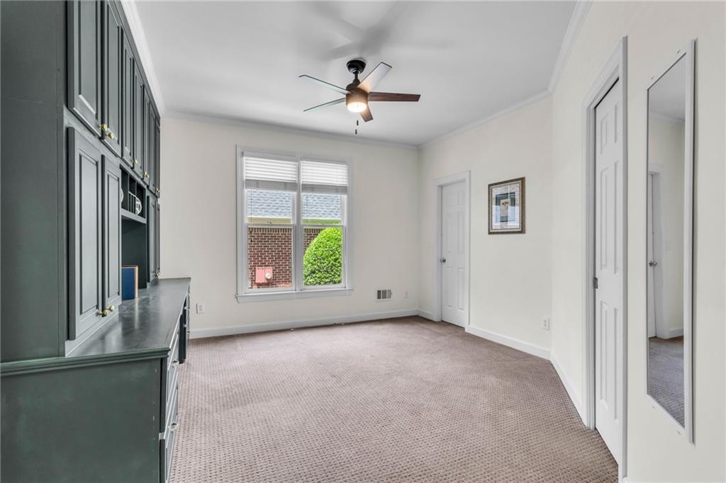 5303 Davenport Manor