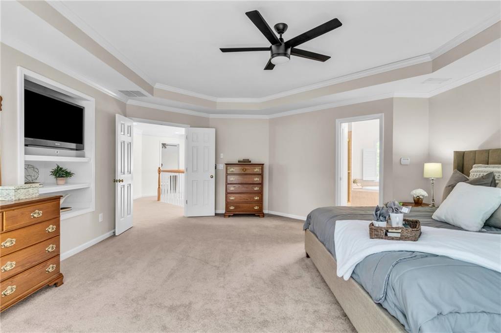 5303 Davenport Manor