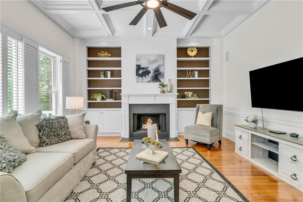 5303 Davenport Manor