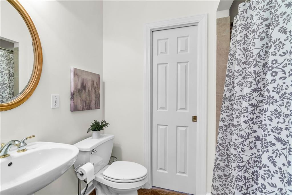 5303 Davenport Manor