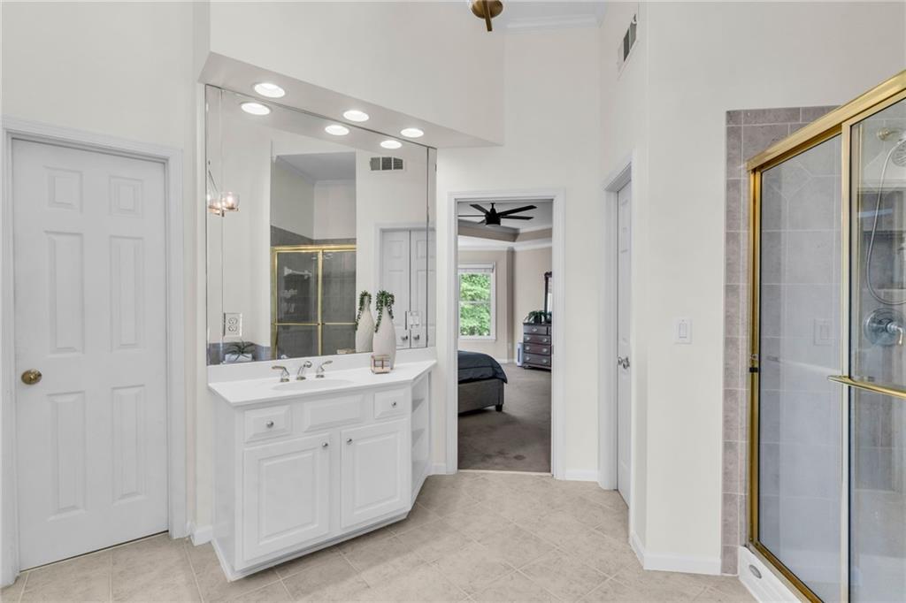 5303 Davenport Manor