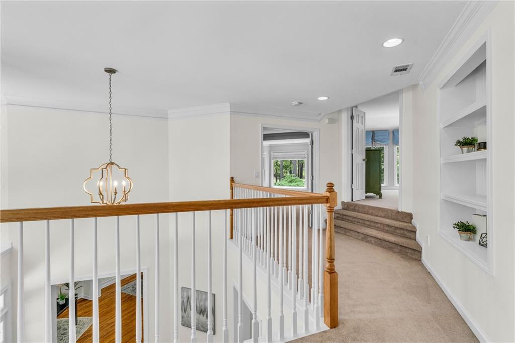5303 Davenport Manor