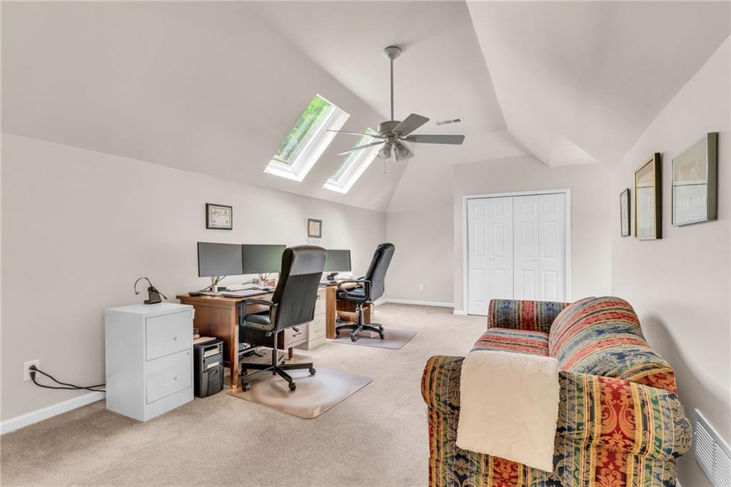 5303 Davenport Manor