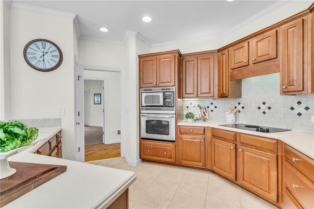 5303 Davenport Manor