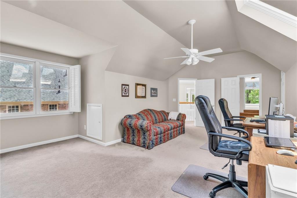 5303 Davenport Manor