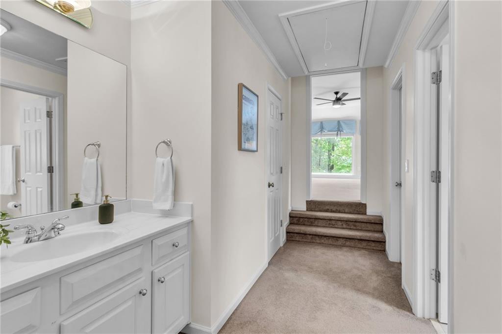 5303 Davenport Manor